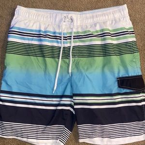 Men’s medium Sonoma swim trunks great condition.